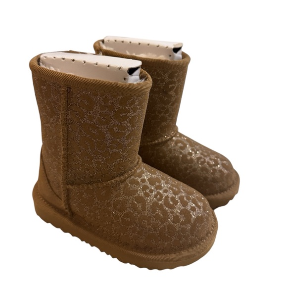 UGG Other - Ugg classic II glitter leopard print boots size 8 toddler color brown